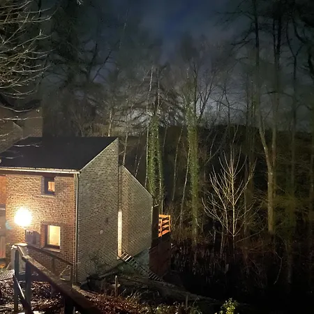 Cosy Wood Holiday home Hastiere-par-dela
