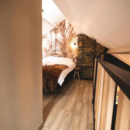 Cosy Wood Holiday home Hastiere-par-dela