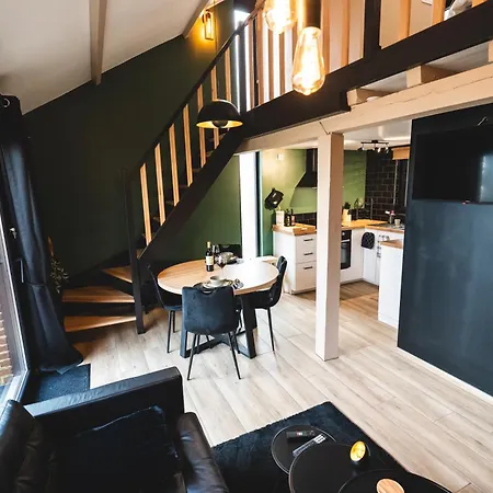 Cosy Wood Hastière-par-delà